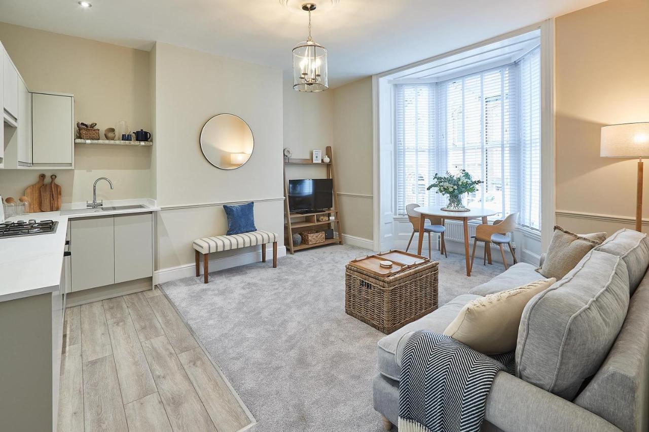 Host & - Normanby Terrace Apartment Whitby